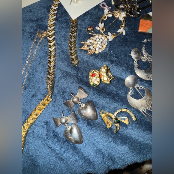 Huge Bundle Vintage Jewelry Mystery Grab Bag - Estate Jewelry Lot Surprise Box - Picture 7 of 14